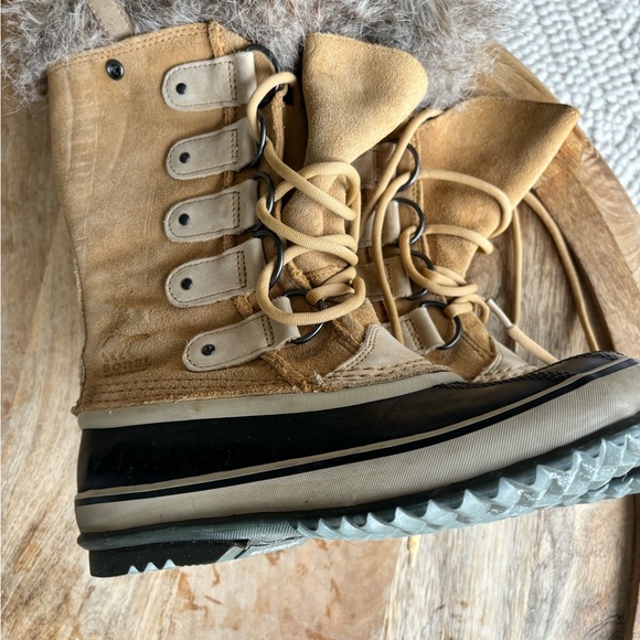 Women’s Tall Sorel Winter Boots - Picture 4 of 6